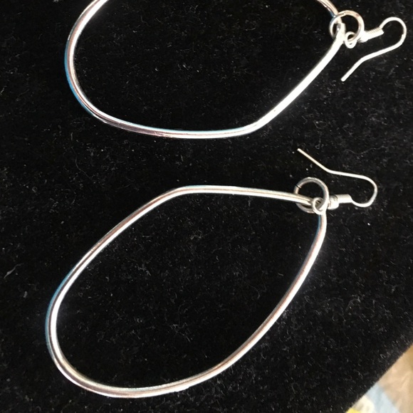 Stunning rhodium plated oval ish dangling hoops - Picture 4 of 4